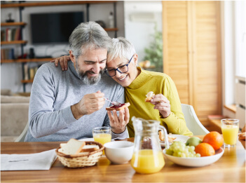 senior couple eating